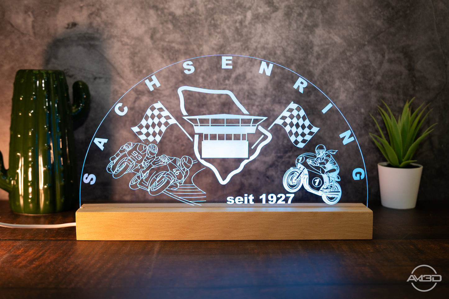Sachsenring LED-Schwibbogen aus Acryl – personalisierbar & leuchtend
