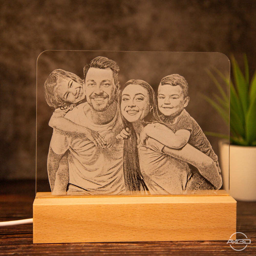 LED - Lampe mit Fotogravur aus Acryl – personalisiertes Nachtlicht mit Familienfoto oder Kinderbild - AM3D Shopmit Holzsockel 15cm
