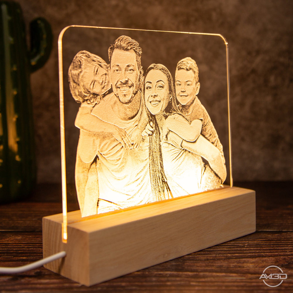 LED - Lampe mit Fotogravur aus Acryl – personalisiertes Nachtlicht mit Familienfoto oder Kinderbild - AM3D Shopmit Holzsockel 15cm