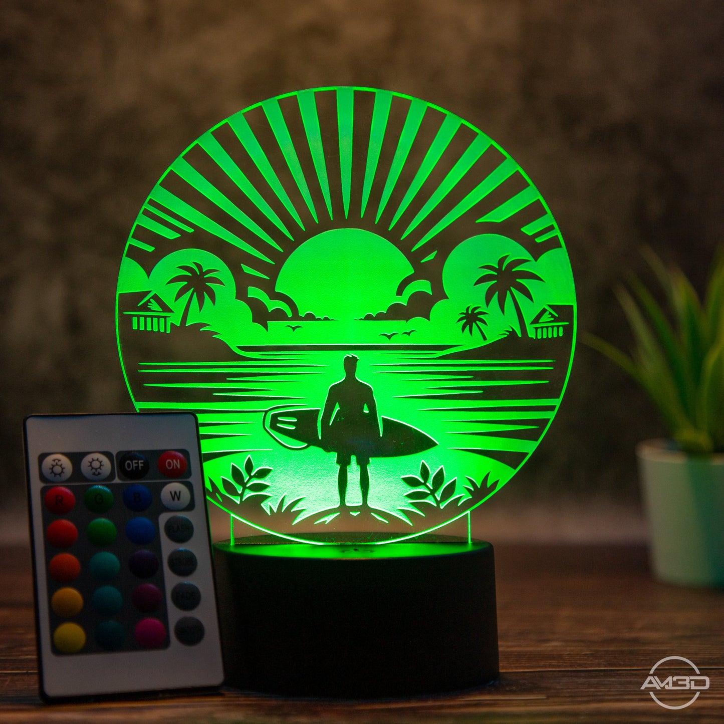 LED Tischlampe aus Acryl mit Surfer am Strand – Das perfekte Geschenk für Surfer! - AM3D Shopmit Kunststoffsockel