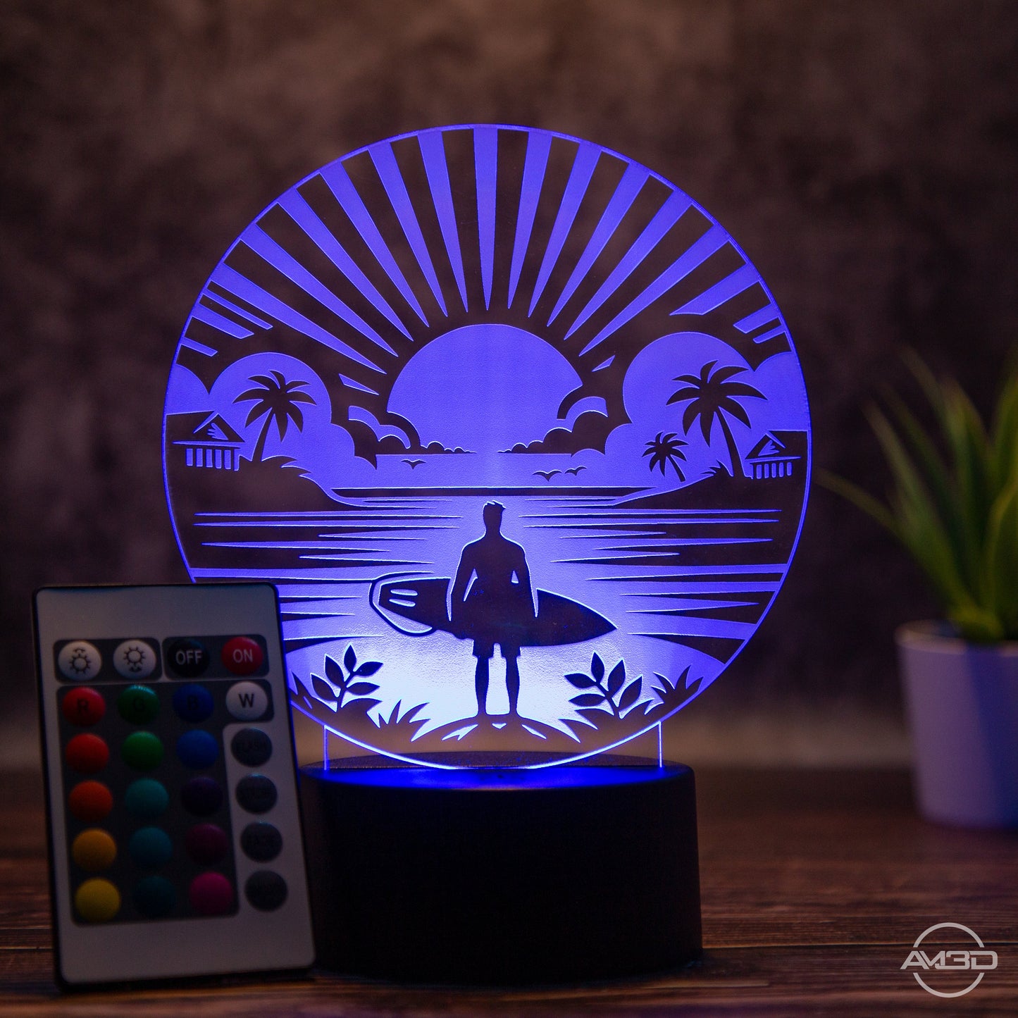 LED Tischlampe aus Acryl mit Surfer am Strand – Das perfekte Geschenk für Surfer! - AM3D Shopmit Kunststoffsockel