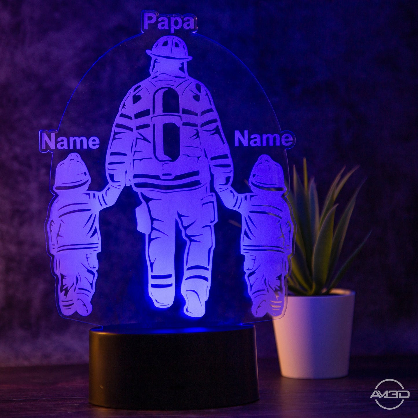 Personalisierte Tischlampe Feuerwehrmann Ideales Geschenk für Feuerwehrmänner oder als Kindernachtlicht - AM3D Shopmit Kunststoffsockel