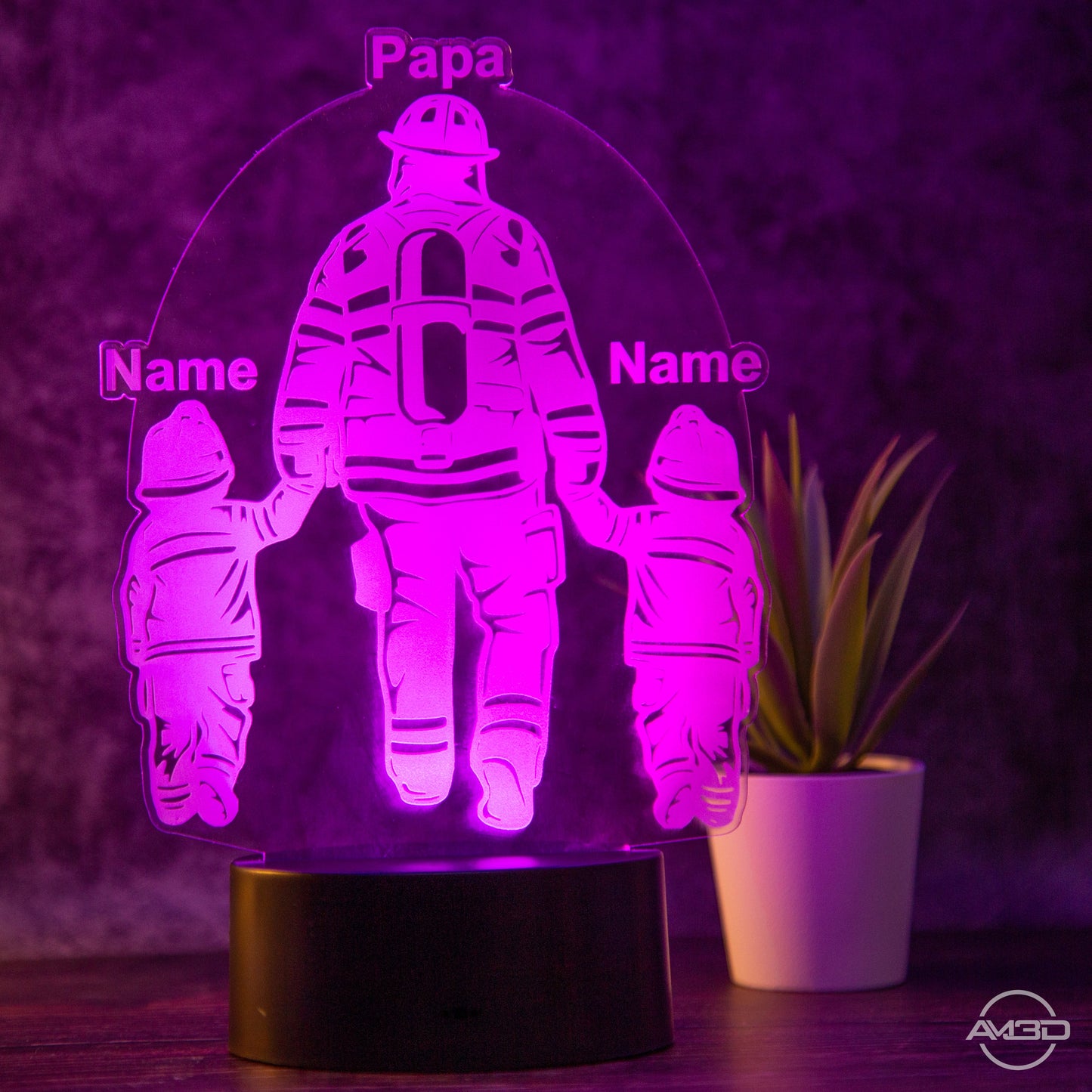 Personalisierte Tischlampe Feuerwehrmann Ideales Geschenk für Feuerwehrmänner oder als Kindernachtlicht - AM3D Shopmit Kunststoffsockel