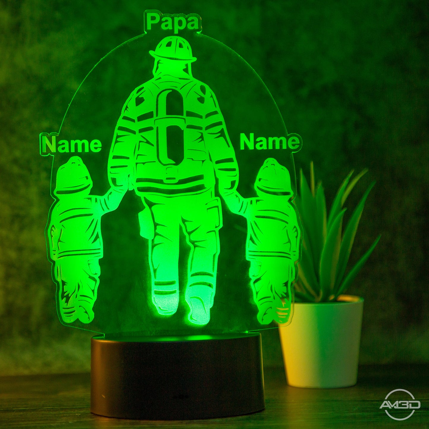 Personalisierte Tischlampe Feuerwehrmann Ideales Geschenk für Feuerwehrmänner oder als Kindernachtlicht - AM3D Shopmit Kunststoffsockel