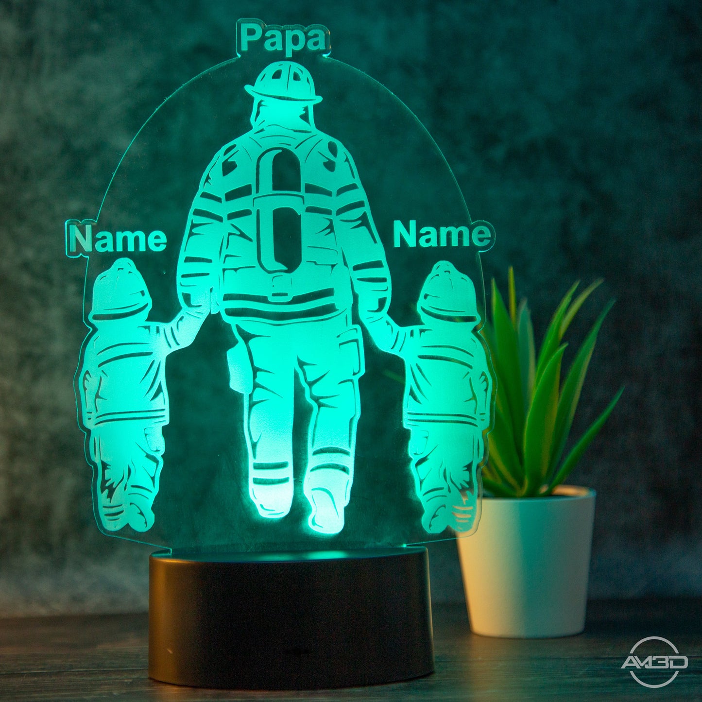 Personalisierte Tischlampe Feuerwehrmann Ideales Geschenk für Feuerwehrmänner oder als Kindernachtlicht - AM3D Shopmit Kunststoffsockel