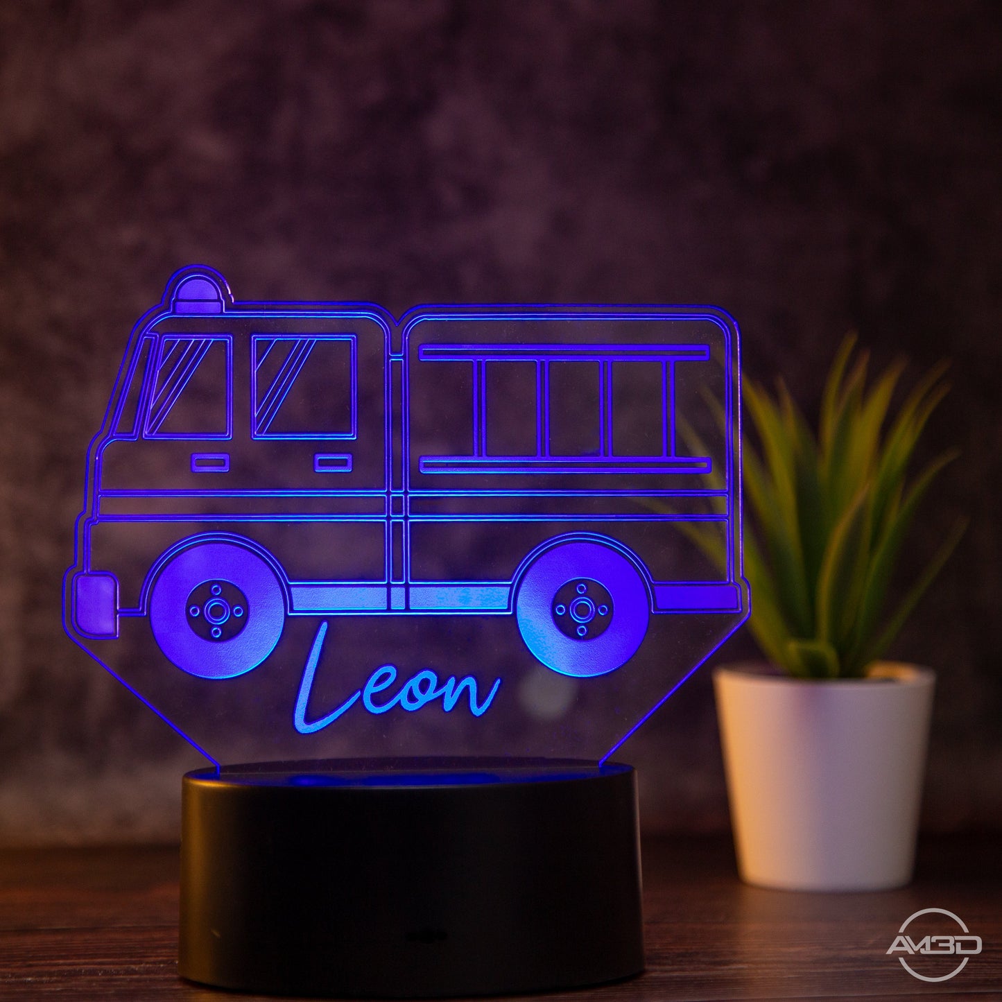 personalisiertes Nachtlicht Feuerwehrauto fürs Kinderzimmer / Tischlampe LED Acryl - AM3D Shopmit Kunststoffsockel