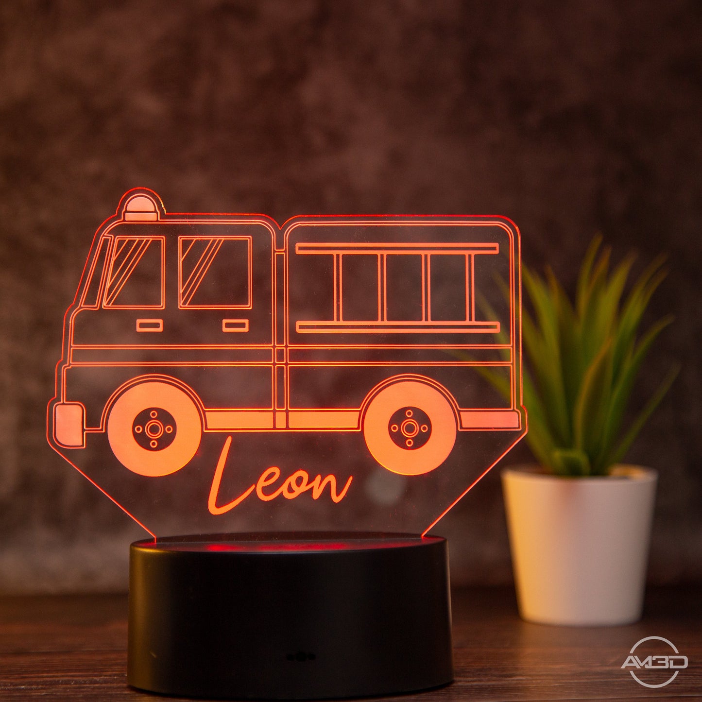 personalisiertes Nachtlicht Feuerwehrauto fürs Kinderzimmer / Tischlampe LED Acryl - AM3D Shopmit Kunststoffsockel