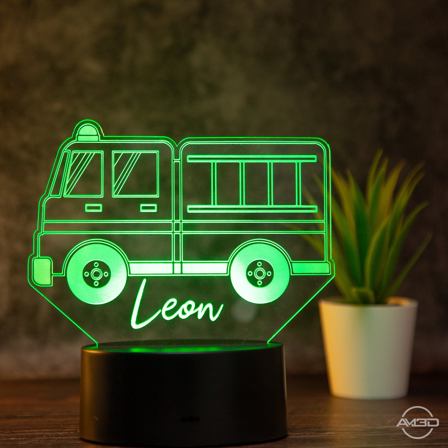 personalisiertes Nachtlicht Feuerwehrauto fürs Kinderzimmer / Tischlampe LED Acryl - AM3D Shopmit Kunststoffsockel