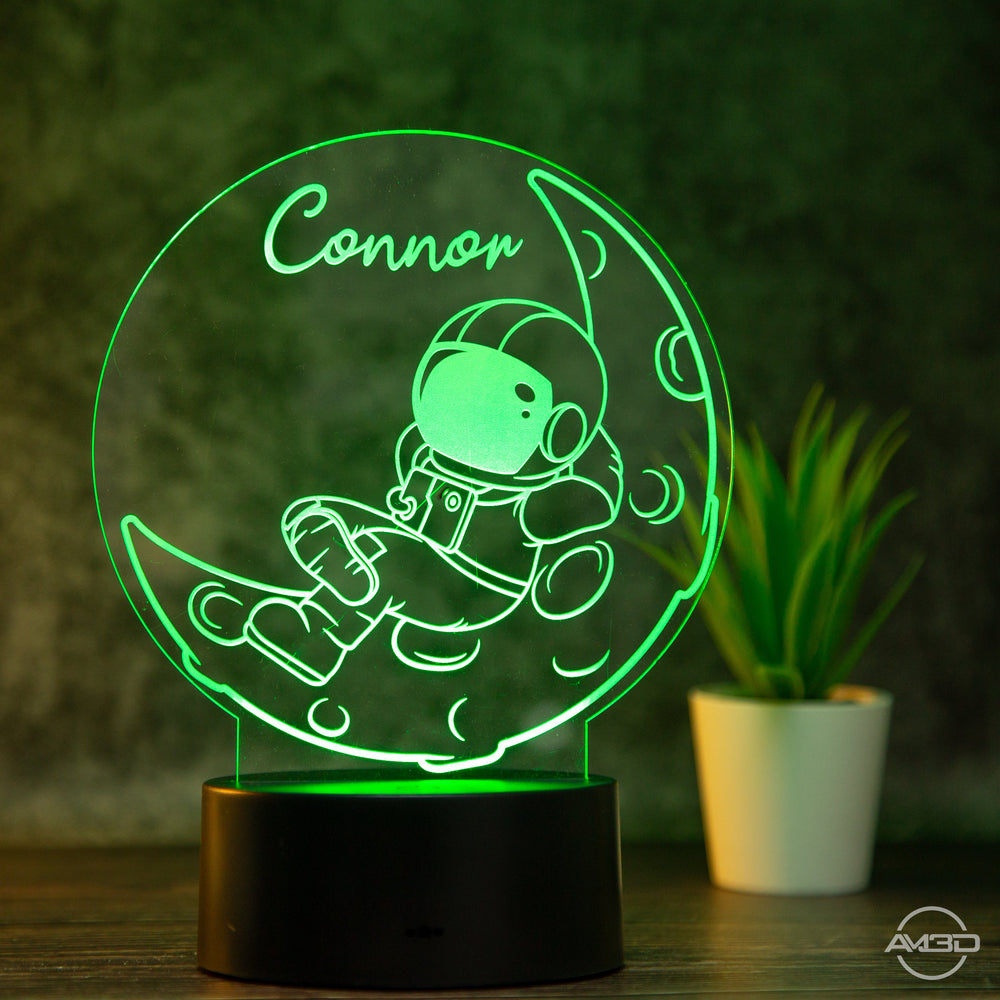 personalisiertes Nachtlicht fürs Kinderzimmer "Astronaut" / Tischlampe LED Acryl - AM3D Shopmit Kunststoffsockel