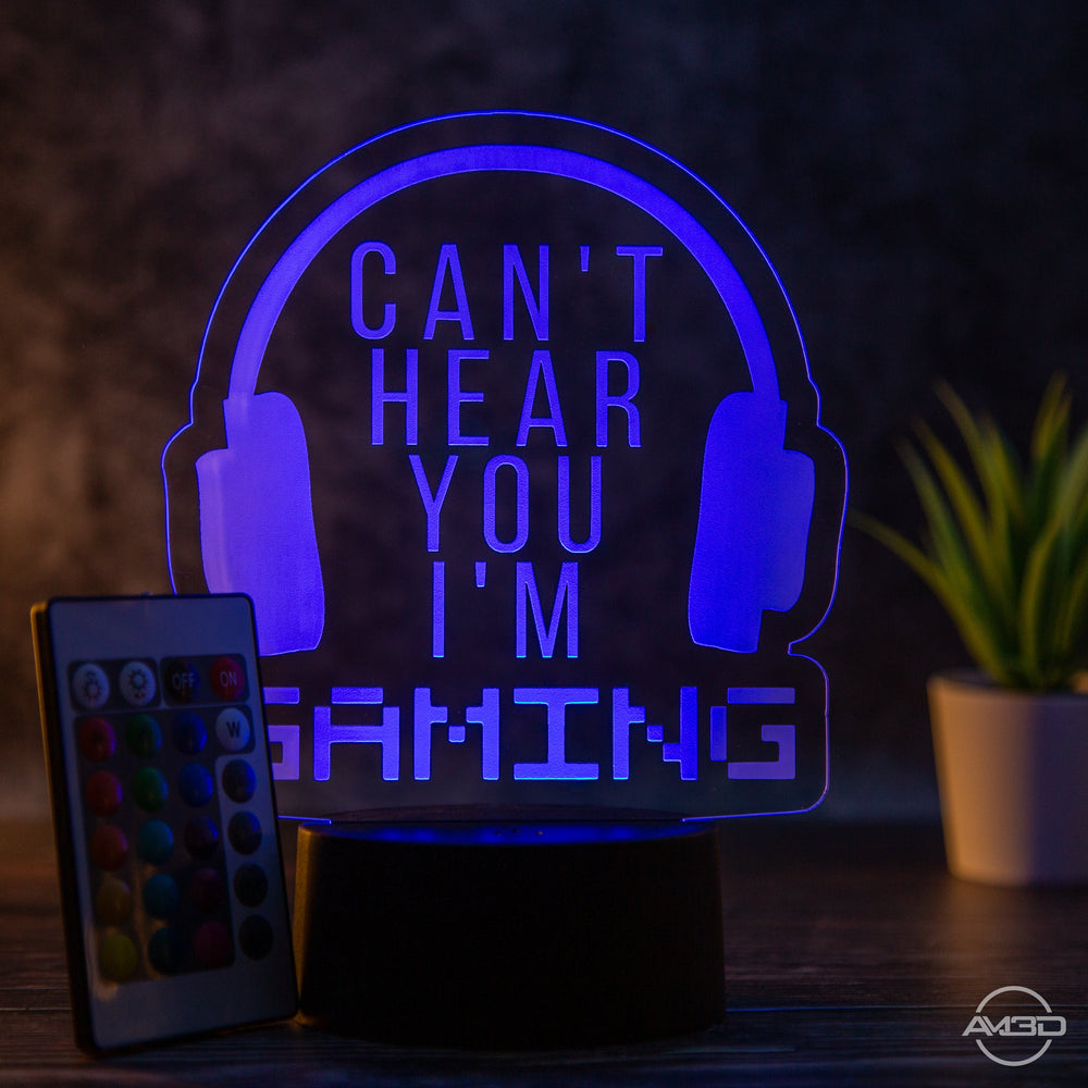 Tischlampe Gaming für Kinderzimmer - I can’t hear you - LED Nachtlicht aus Acryl - AM3D Shopmit Kunststoffsockel