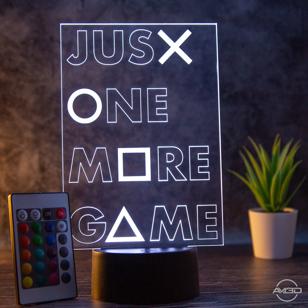 Tischlampe Gaming für Kinderzimmer - Just One More Game - LED Nachtlicht aus Acryl - AM3D Shopmit Kunststoffsockel