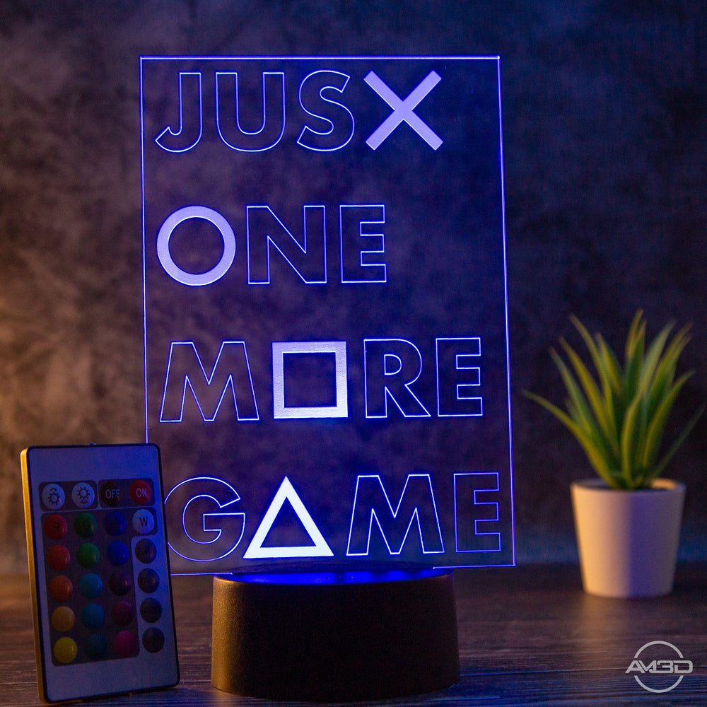 Tischlampe Gaming für Kinderzimmer - Just One More Game - LED Nachtlicht aus Acryl - AM3D Shopmit Kunststoffsockel