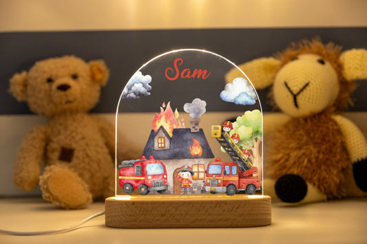 Personalisiertes LED Nachtlicht Feuerwehr mit Name – Kinderzimmer Lampe aus Acryl, 15 x 15,5 cm