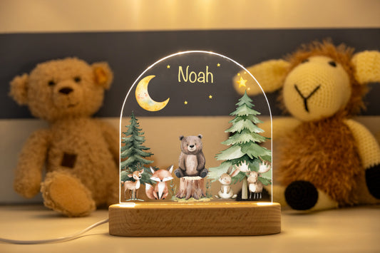 Personalisiertes LED Nachtlicht Waldtiere mit Name – Kinderzimmer Lampe aus Acryl, 15 x 15,5 cm