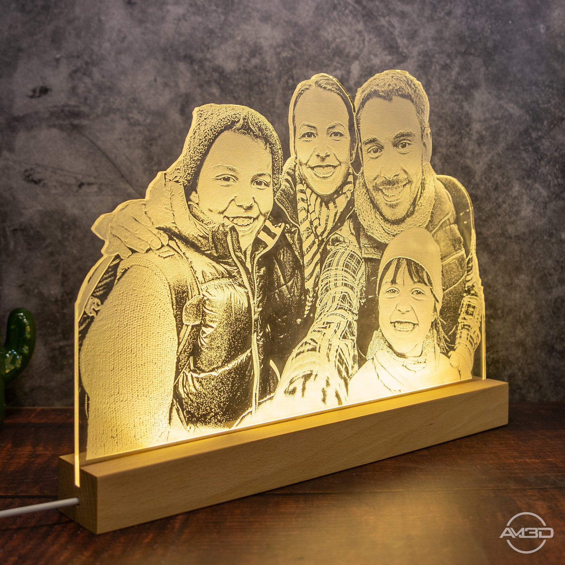 LED - Lampe mit Fotogravur aus Acryl – personalisiertes Nachtlicht mit Familienfoto oder Kinderbild - AM3D Shopmit Holzsockel 15cm