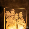 LED - Lampe mit Fotogravur aus Acryl – personalisiertes Nachtlicht mit Familienfoto oder Kinderbild - AM3D Shopmit Holzsockel 15cm