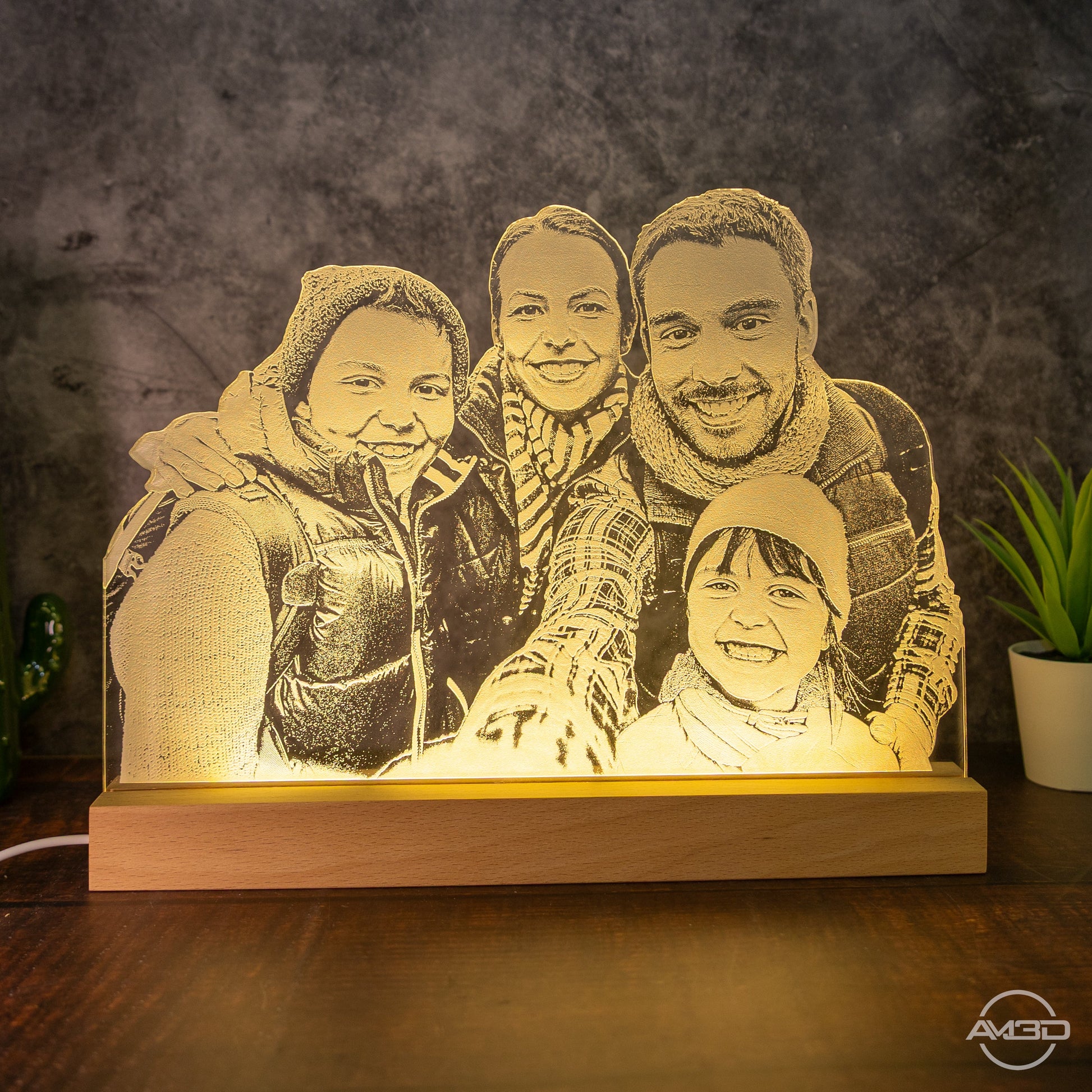 LED - Lampe mit Fotogravur aus Acryl – personalisiertes Nachtlicht mit Familienfoto oder Kinderbild - AM3D Shopmit Holzsockel 15cm
