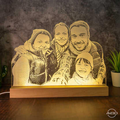 LED - Lampe mit Fotogravur aus Acryl – personalisiertes Nachtlicht mit Familienfoto oder Kinderbild - AM3D Shopmit Holzsockel 15cm