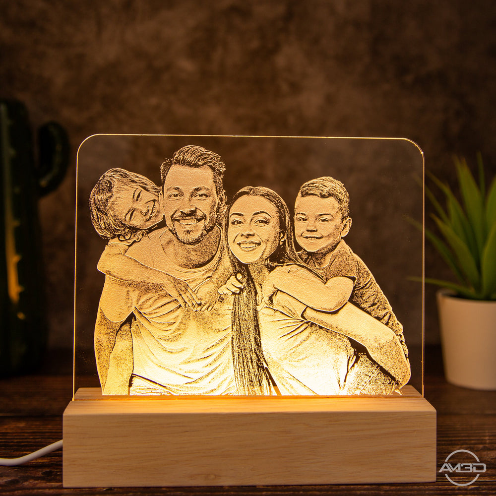 LED - Lampe mit Fotogravur aus Acryl – personalisiertes Nachtlicht mit Familienfoto oder Kinderbild - AM3D Shopmit Holzsockel 15cm