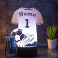 Personalisierbare LED Tischlampe aus Acryl mit Fußballtrikot – Das perfekte Geschenk für Fußballfans! - AM3D Shopmit Kunststoffsockel