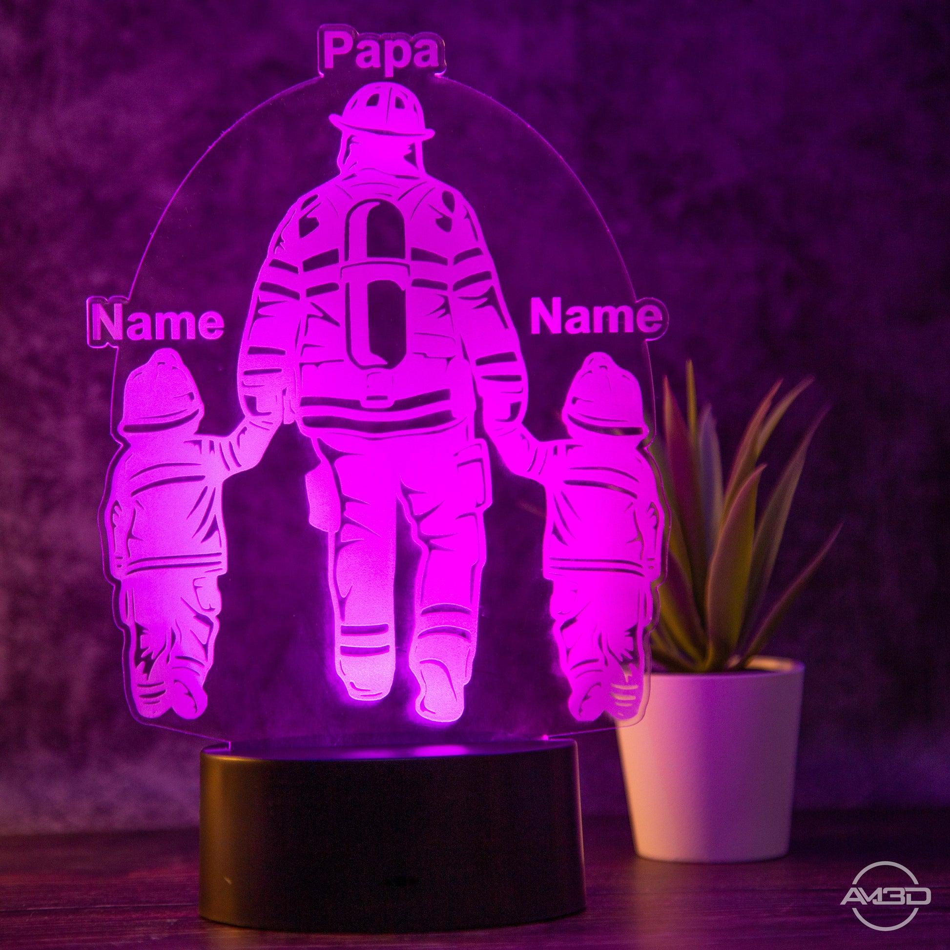 Personalisierte Tischlampe Feuerwehrmann Ideales Geschenk für Feuerwehrmänner oder als Kindernachtlicht - AM3D Shopmit Kunststoffsockel