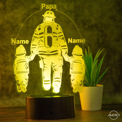 Personalisierte Tischlampe Feuerwehrmann Ideales Geschenk für Feuerwehrmänner oder als Kindernachtlicht - AM3D Shopmit Kunststoffsockel