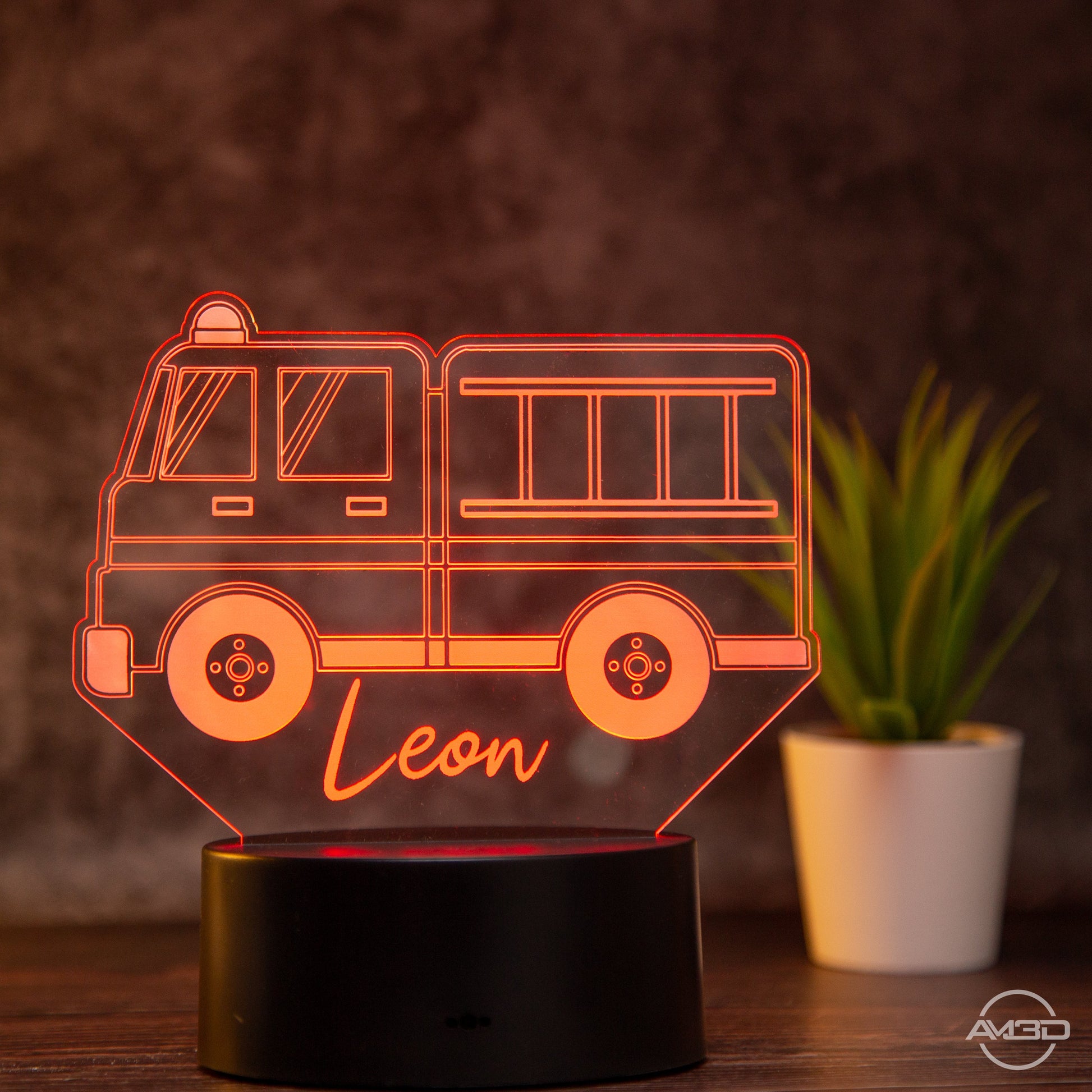 personalisiertes Nachtlicht Feuerwehrauto fürs Kinderzimmer / Tischlampe LED Acryl - AM3D Shopmit Kunststoffsockel