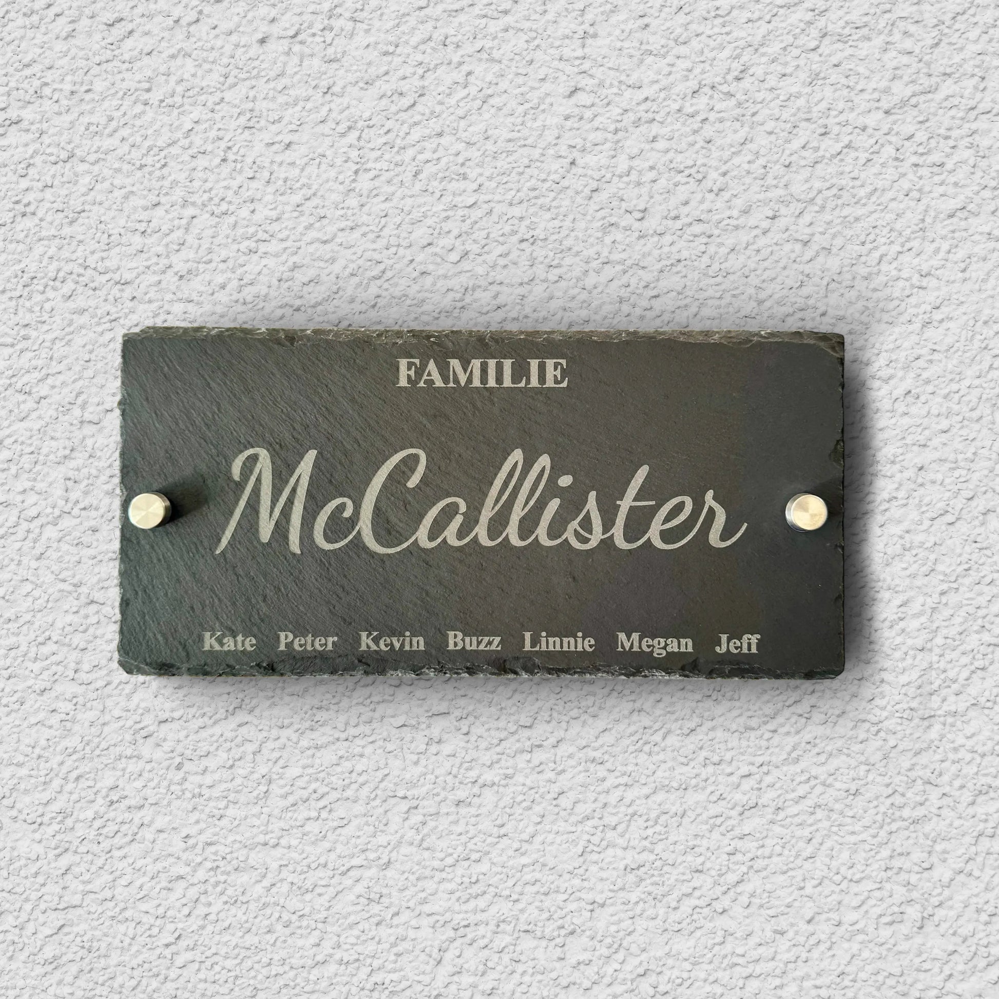 Personalisiertes Schiefer - Hausschild mit Gravur – Familienname – 25×12 cm – Edelstahl - Abstandhalter (20 mm) - AM3D Shop