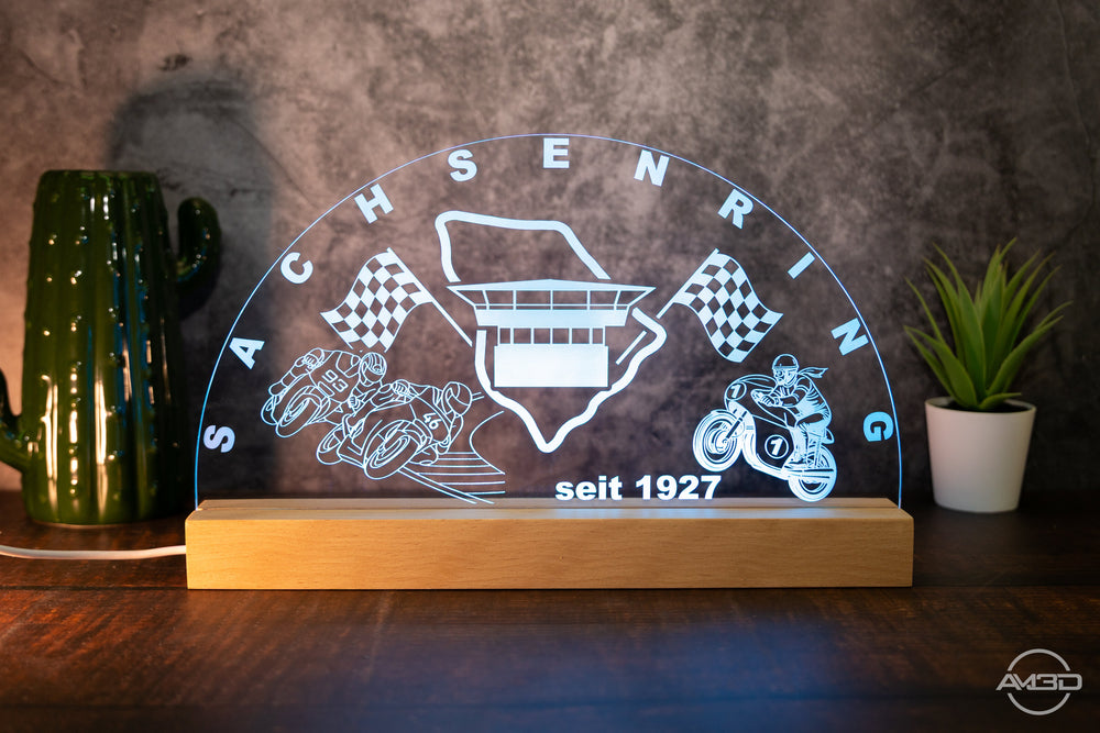 Sachsenring LED - Schwibbogen aus Acryl – personalisierbar & leuchtend - AM3D Shopmit Holzsockel 30cm