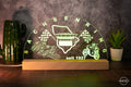 Sachsenring LED - Schwibbogen aus Acryl – personalisierbar & leuchtend - AM3D Shopmit Holzsockel 30cm