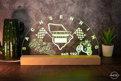 Sachsenring LED - Schwibbogen aus Acryl – personalisierbar & leuchtend - AM3D Shopmit Holzsockel 30cm