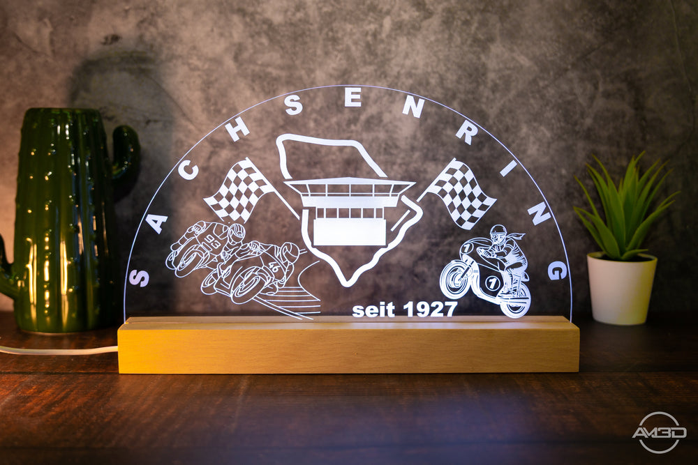 Sachsenring LED - Schwibbogen aus Acryl – personalisierbar & leuchtend - AM3D Shopmit Holzsockel 30cm
