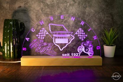 Sachsenring LED - Schwibbogen aus Acryl – personalisierbar & leuchtend - AM3D Shopmit Holzsockel 30cm