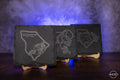 Sachsenring Untersetzer aus Schiefer 10x10 cm – Lasergraviert mit rutschfesten Füßen – Geschenk für Motorsport - und Motorradfans - AM3D Shop
