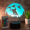 Tischlampe aus Acryl mit Snowboard - Motiv - Das perfekte Geschenk für Snowboarder! - AM3D Shopmit Kunststoffsockel