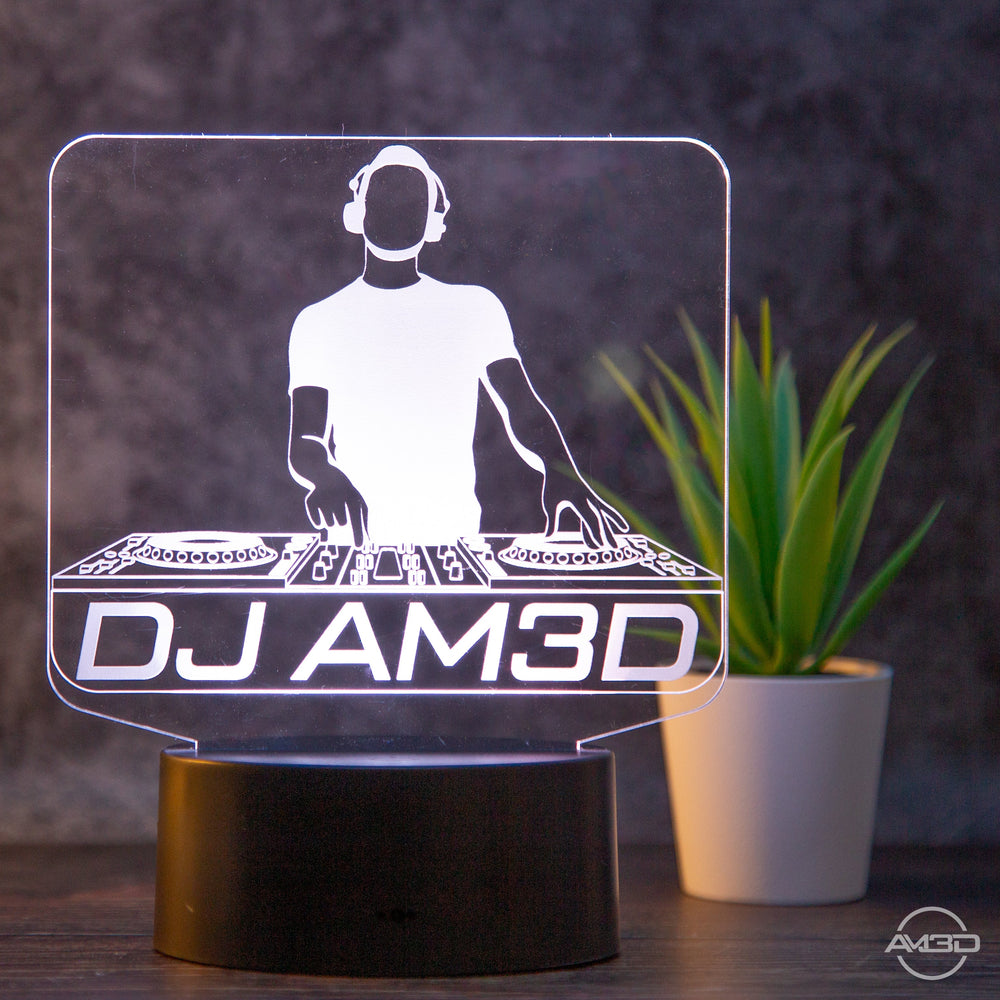 Tischlampe für DJs mit DJ Name LED Nachtlicht aus Acryl - AM3D Shopmit Kunststoffsockel